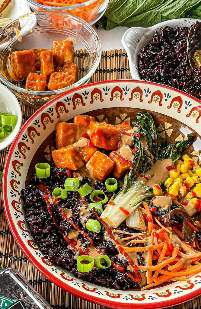 Schwarzer Reissalat – Ein farbenfrohes und knackiges Gericht